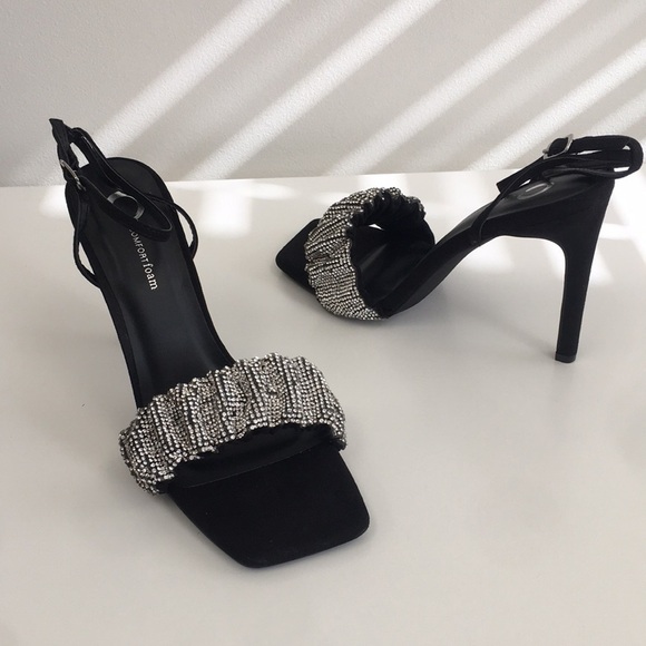 New WB Woman’s Journee Collection Tru Comfort Foam Heels - Picture 1 of 5